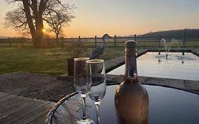 Picturesque Cottage With Hot Tub, Near Frome